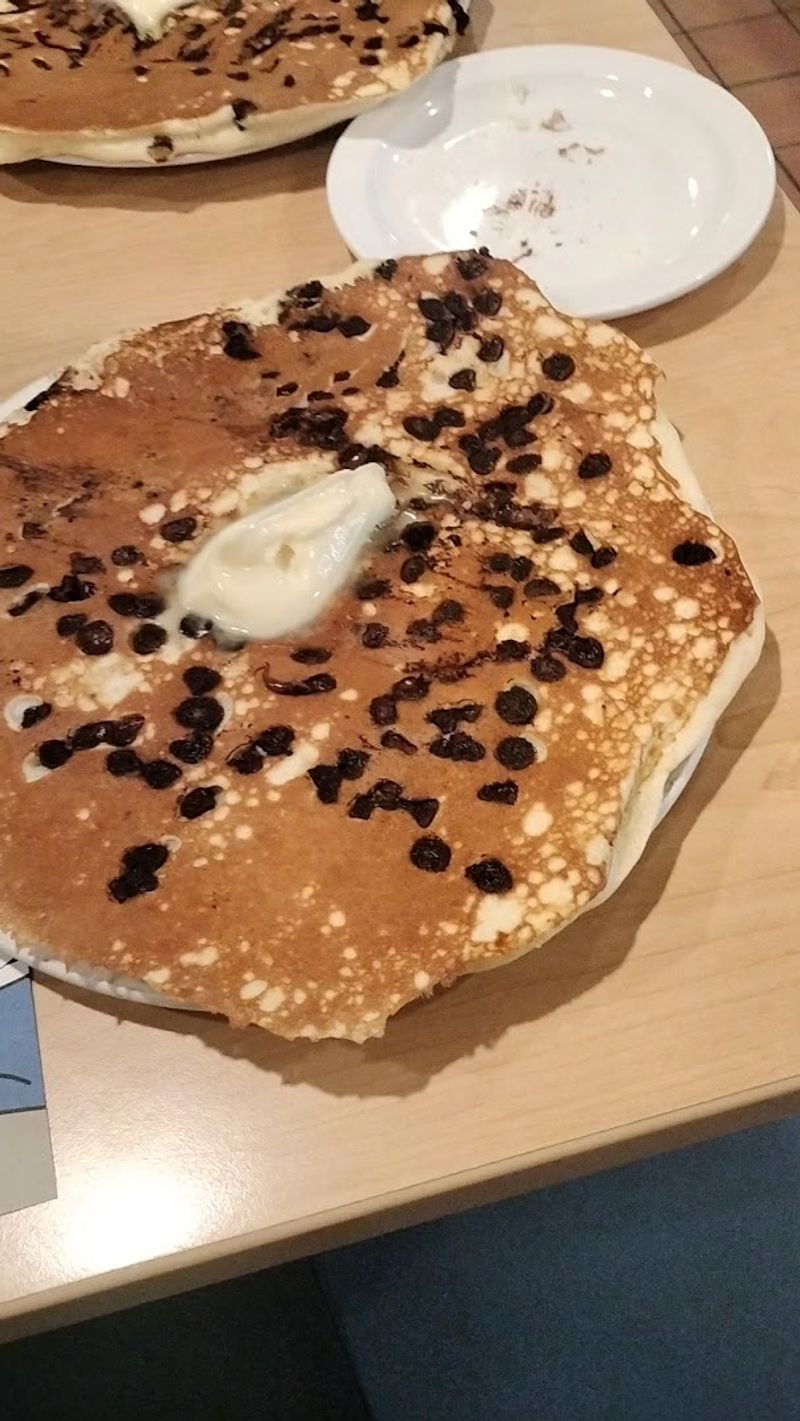 The Pancakes At This Minnesota Diner Are Almost Too Big For The Plate - Decor Hint Why People Keep Coming Back