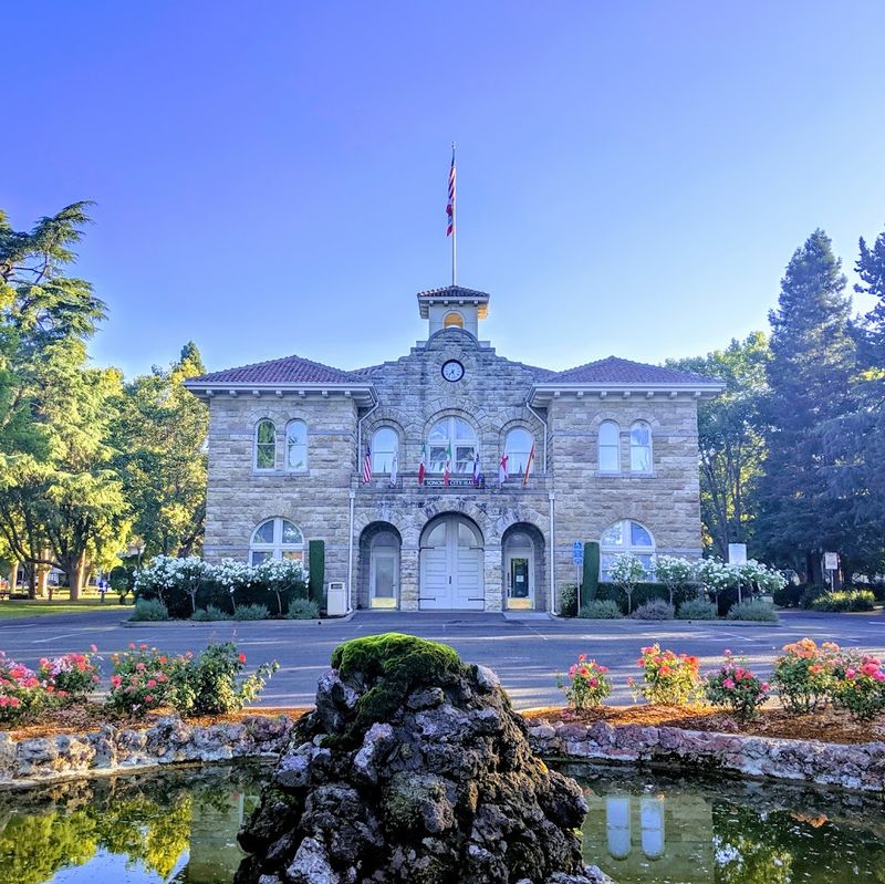 11 Gorgeous Northern California Day Trips You Can Take For Under $65 - Decor Hint Sonoma Plaza (Sonoma)
