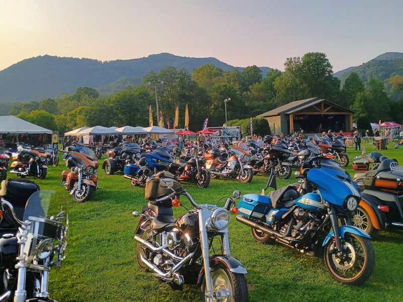 Maggie Valley Turns A Summer Weekend Into A Shopping Stroll