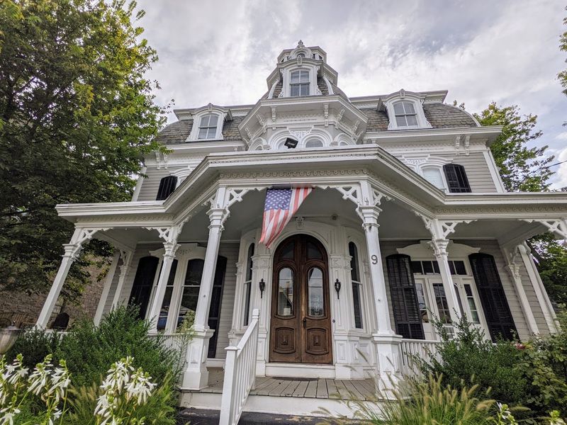 Retirees Are Moving To This Charming Small Town In Pennsylvania And It's Easy To See Why - Decor Hint A Safe And Welcoming Small-Town Atmosphere