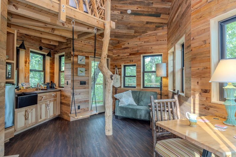 This Secluded North Carolina Retreat Lets You Sleep In Treehouses High Above A Mountain Gorge - Decor Hint Cozy Interiors Keep Rainy Mountain Days From Ruining The Stay
