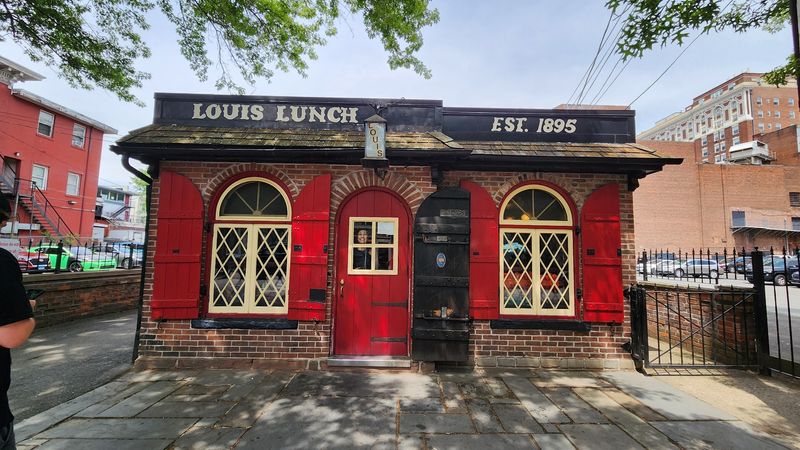 14 Things To Do In New Haven, Connecticut For A Perfect July Weekend - Decor Hint Louis' Lunch, New Haven