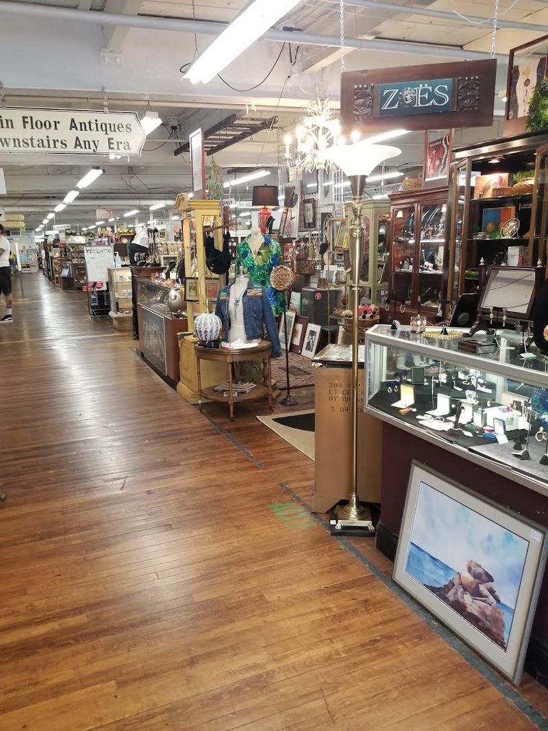 Few Pennsylvania Antique Stores Draw Treasure Hunters Like These 12 - Decor Hint The Antique Marketplace Of Lemoyne