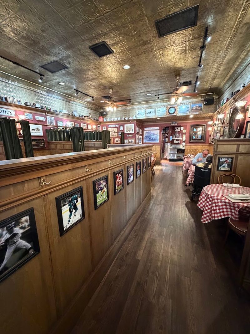 The Dining Room Feels Like A San Francisco Time Capsule