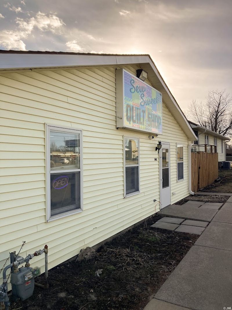 These 10 Illinois Fabric Shops Belong On Every Quilter's List - Decor Hint Sew Sweet Quilt Shop, Springfield