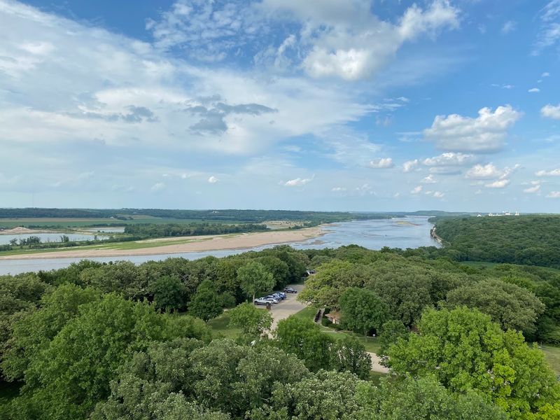 Nebraska's 10 Best Places To Hunt For Agates, Fossils, Petrified Wood, And Other Natural Treasures - Decor Hint Platte River Gravel Bars, Central Nebraska