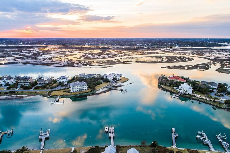 This North Carolina Island Has Five Miles Of Beach But No Hotels, Shops, Or Restaurants - Decor Hint Birdwatching Shines Around The Dunes, Marshes, And Inlets