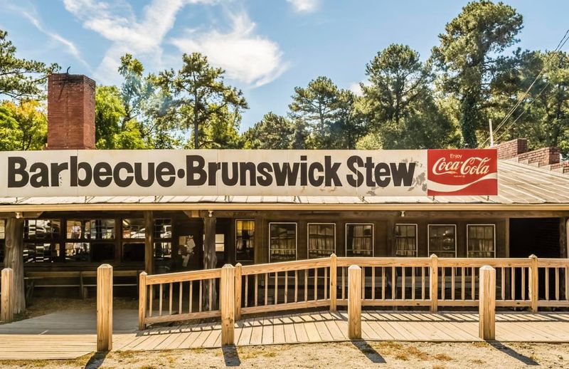 These 11 Historic Georgia Restaurants Still Prepare Recipes That Have Endured For Generations - Decor Hint Fresh Air Barbecue, Jackson