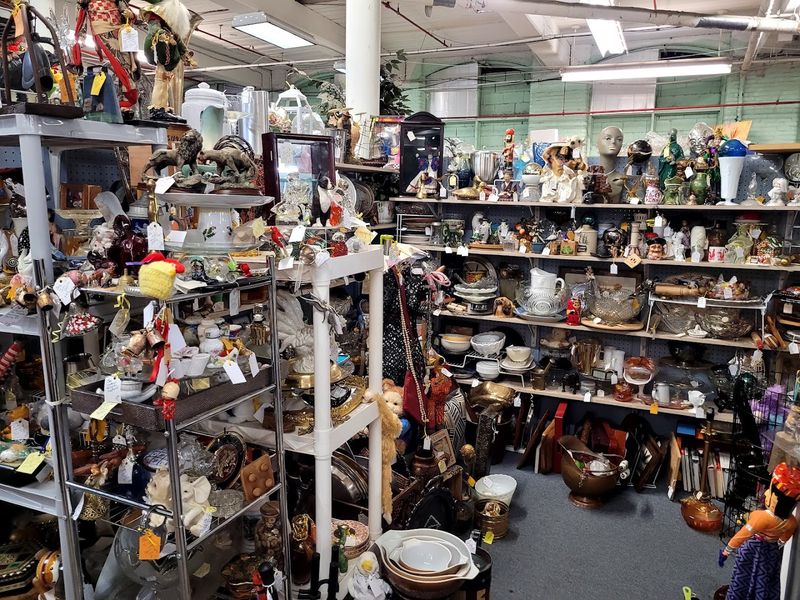 Joey's Thrift Mall, Columbus