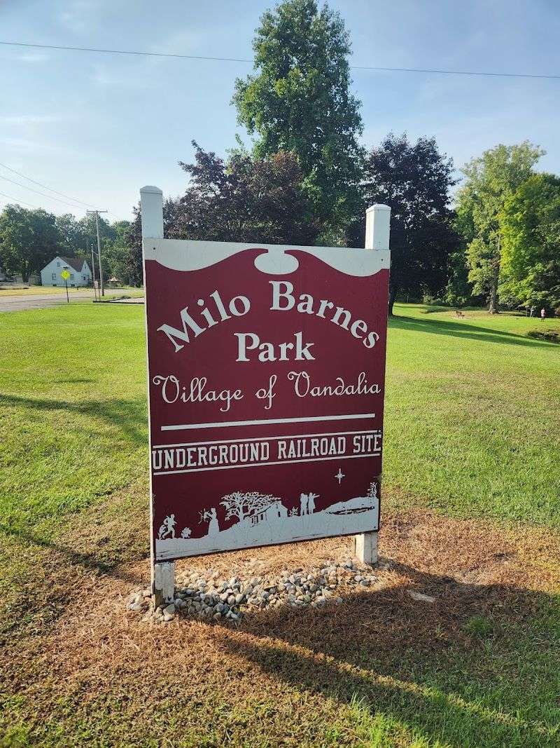 Milo Barnes Park, Vandalia