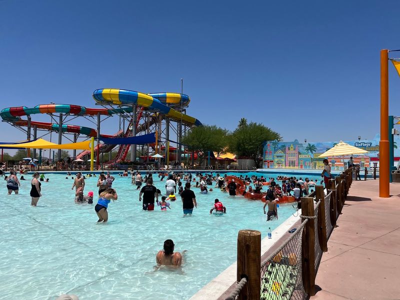Hurricane Harbor Phoenix, Glendale