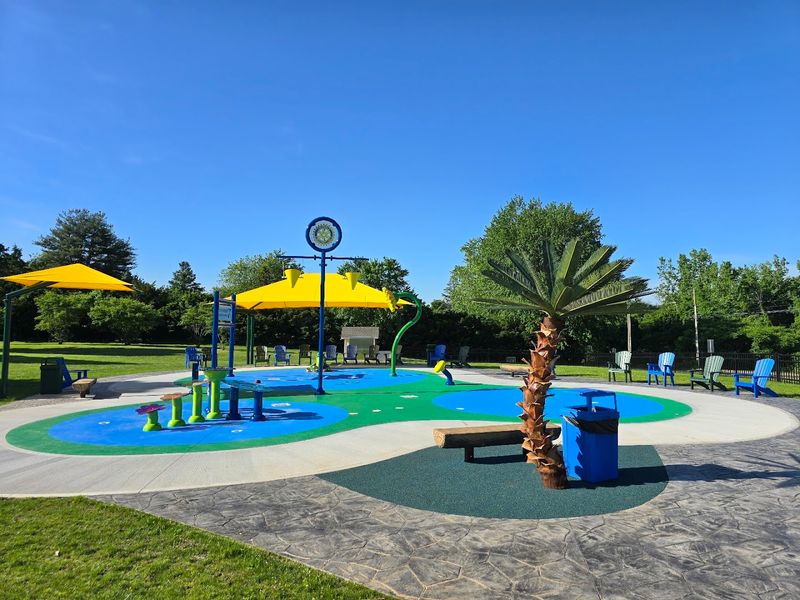 9 Connecticut Water Parks Perfect For Cooling Off On The Hottest Summer Days - Decor Hint Splash Pad At Nevers Park, South Windsor