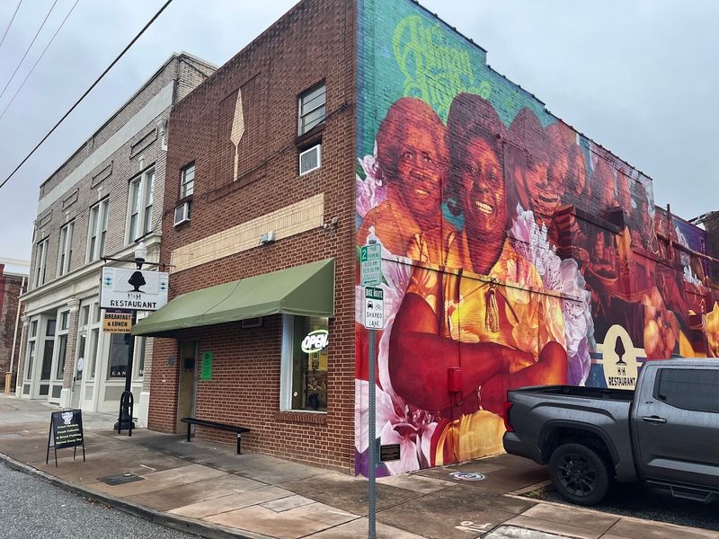 10 Tiny Hole-In-The-Wall Restaurants In Georgia That Have A Loyal Local Following - Decor Hint H&H Soul Food Restaurant, Macon