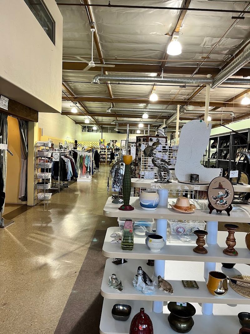 Paw's West Thrift Shop, Sedona