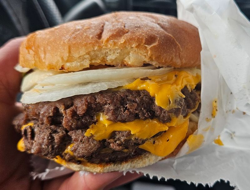 12 Mom-And-Pop Burger Spots In Georgia That Never Disappoint - Decor Hint Stacks Hamburger Stand, Springfield