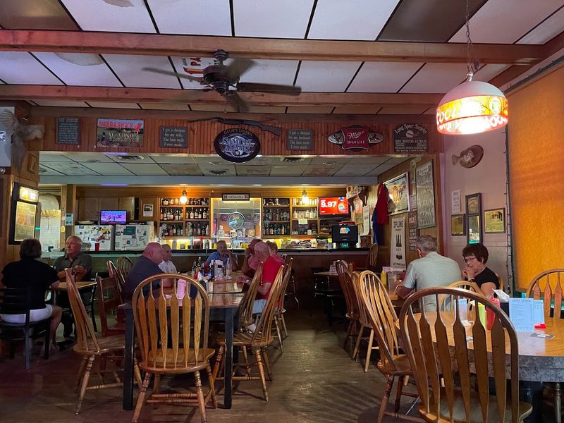 These 10 Nebraska Restaurants Turn August Dinners Into Mini Escapes - Decor Hint Glur's Tavern, Columbus