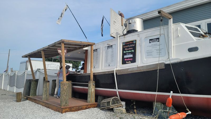 A Dockside Spot With Shoreline Charm