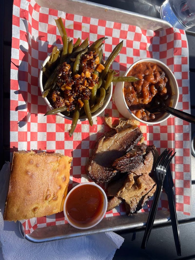 We Found A Flat Rock Smokehouse Where The Brisket Is Worth A North Carolina Road Trip - Decor Hint Pair The Meat With Scratch-Made Southern Sides