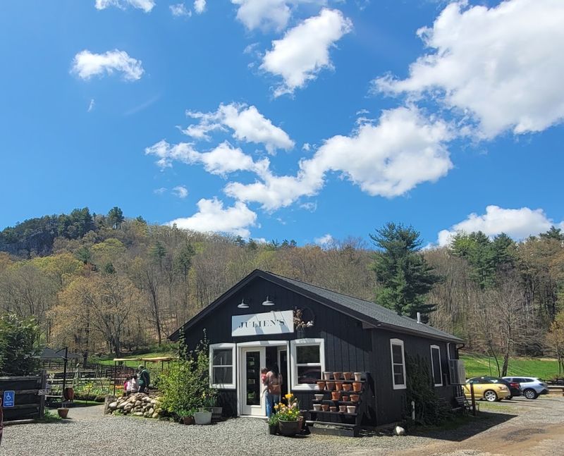 Julien's Farm Store, Granby