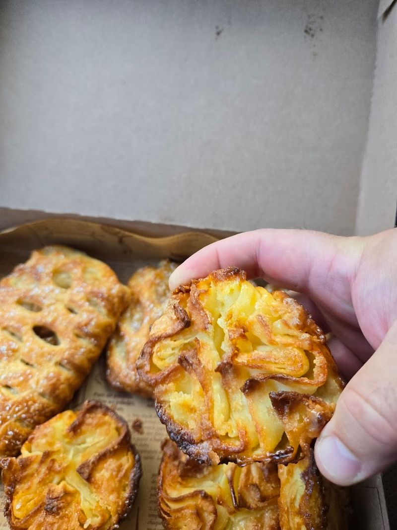 This Nebraska Bakery Turns Flaky Croissants Into A Full-Blown Morning Quest - Decor Hint Kouign-Amann Is The