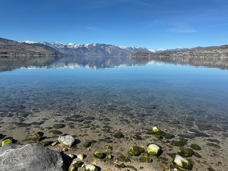 10 Breathtaking Day Trips In Washington You'll Be Talking About Long After - Decor Hint Lake Chelan