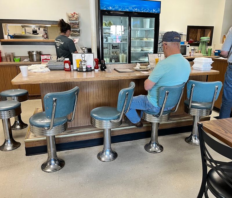 10 Nebraska Restaurants Serving Gravy-Soaked Comfort Food That Hits The Spot - Decor Hint Virginia's Café, Lincoln, Nebraska