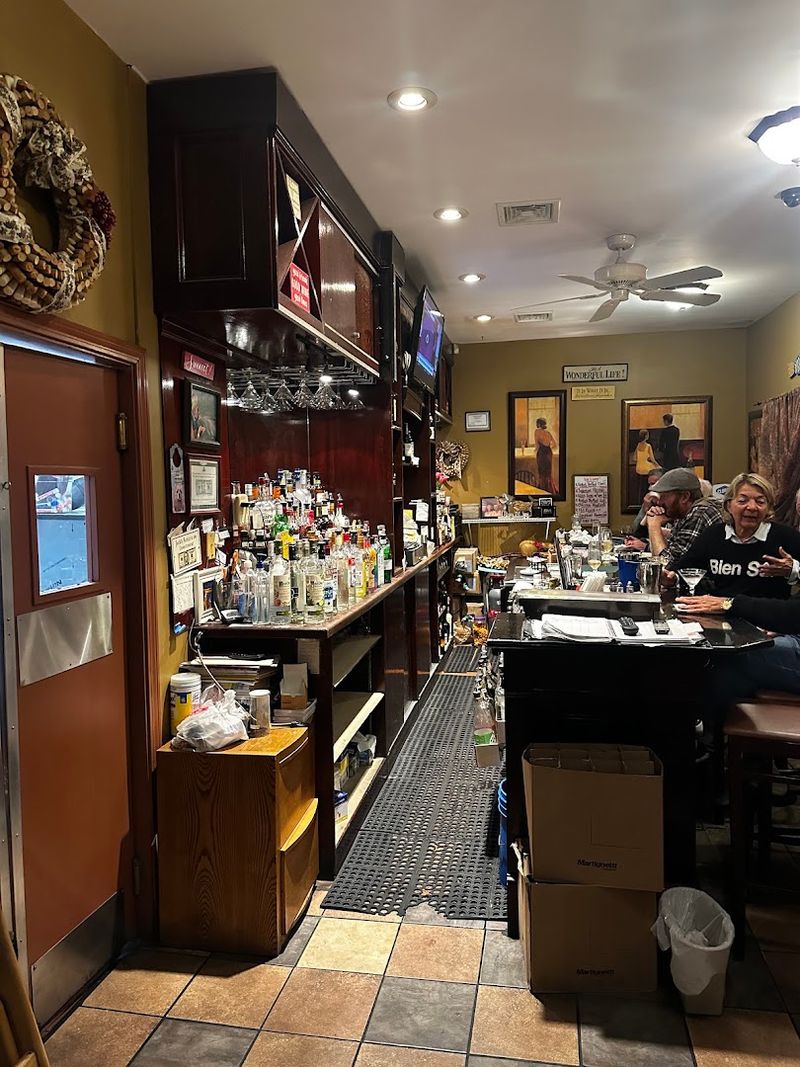 11 Small Restaurants In Old Saybrook, Connecticut Locals Hope Tourists Never Discover - Decor Hint Rosemary & Sage