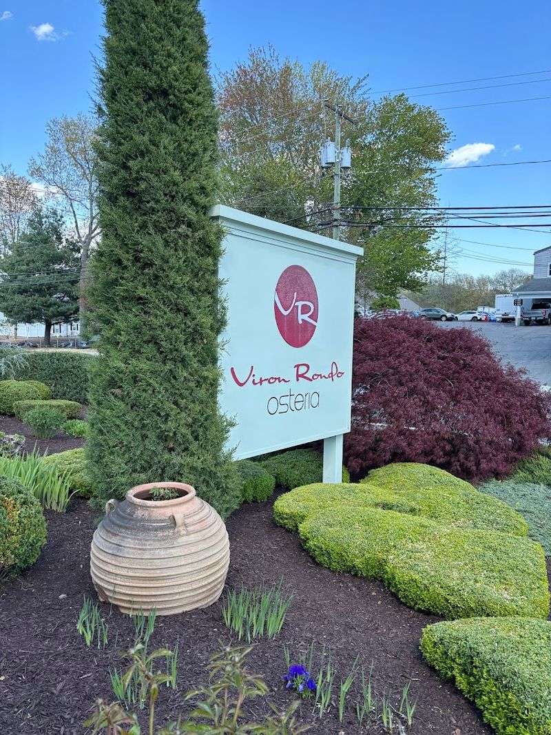 People Come From All Over Connecticut For A Meal At This Classic Italian Restaurant - Decor Hint A Connecticut Institution Worth The Drive
