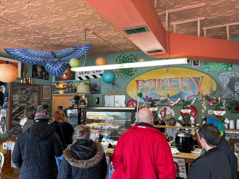Grateful Bread/Freakbeat Vegetarian, Lincoln