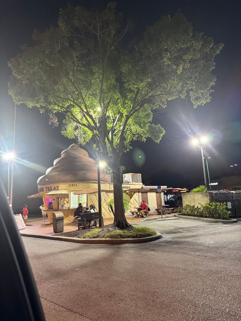 This Huge Ice Cream Cone Shop In Florida Is Hard To Miss - Decor Hint Birthday Cake Flavor Worth Finding