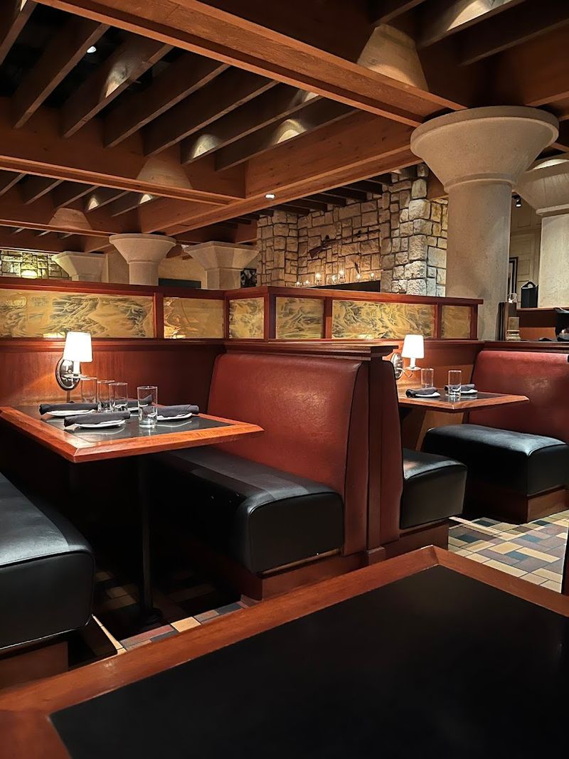 Old-School Dining With Serious Flavor