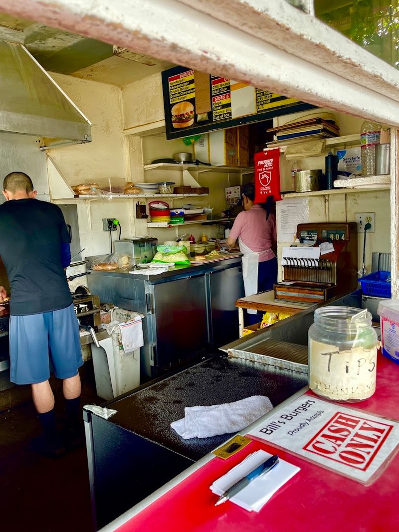 14 California Cheeseburgers So Good You'll Be Craving Them Long After The Last Bite - Decor Hint Bill's Burgers, Van Nuys