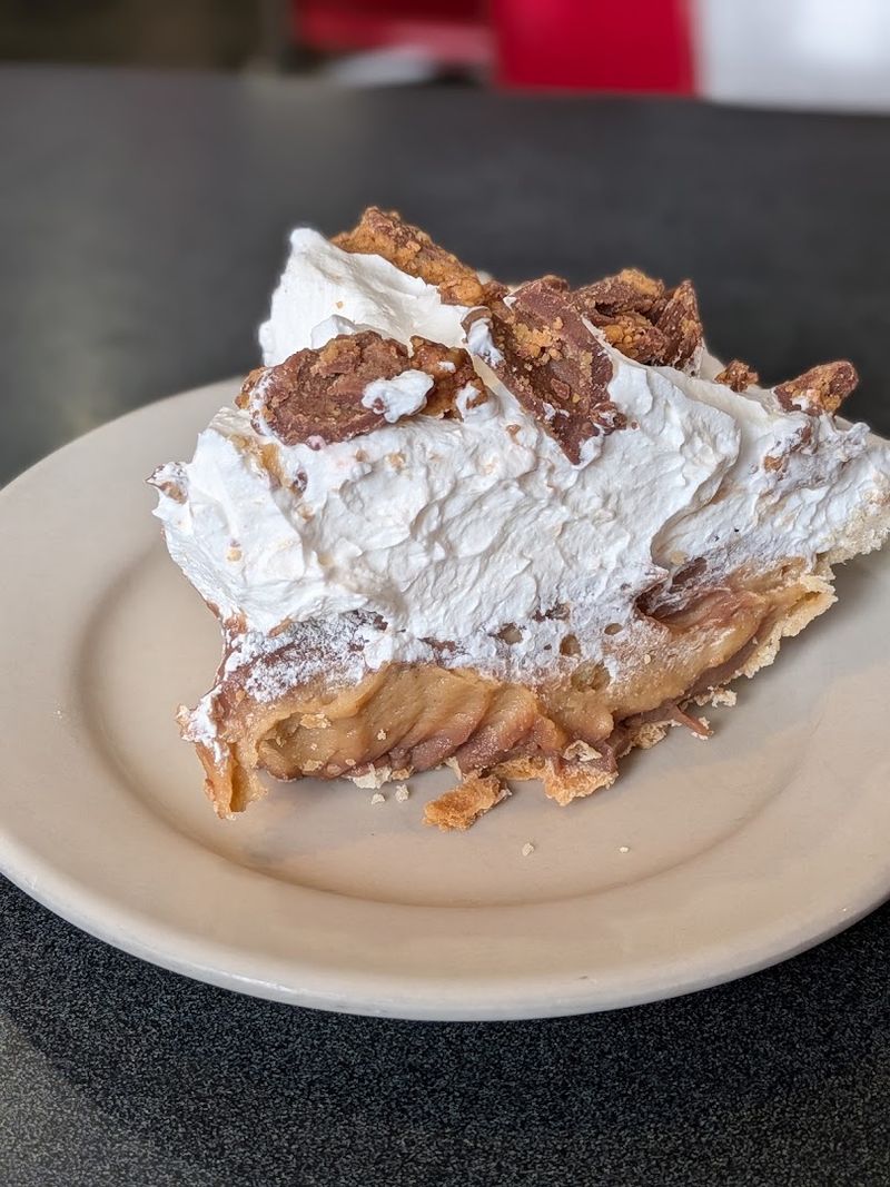 Indiana's No-Fuss Pie Shop Serves Some Of The Sweetest Slices You'll Ever Eat - Decor Hint The Crust That Changes Everything
