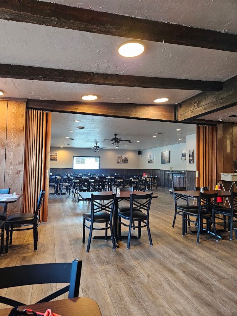 10 Remote Idaho Restaurants Where The Long Drive Is Part Of The Experience - Decor Hint The Nook Steakhouse & Grill, Salmon