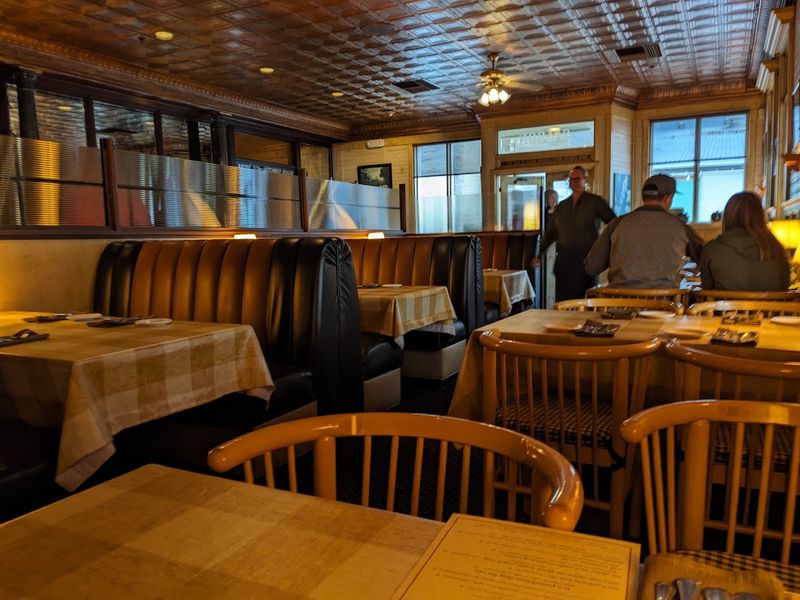 McPhee's Grill, Templeton