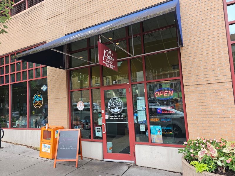 9 Tennessee Mom-And-Pop Diners Worth Pulling Over For - Decor Hint Pete's Restaurant & Coffee Shop, Knoxville