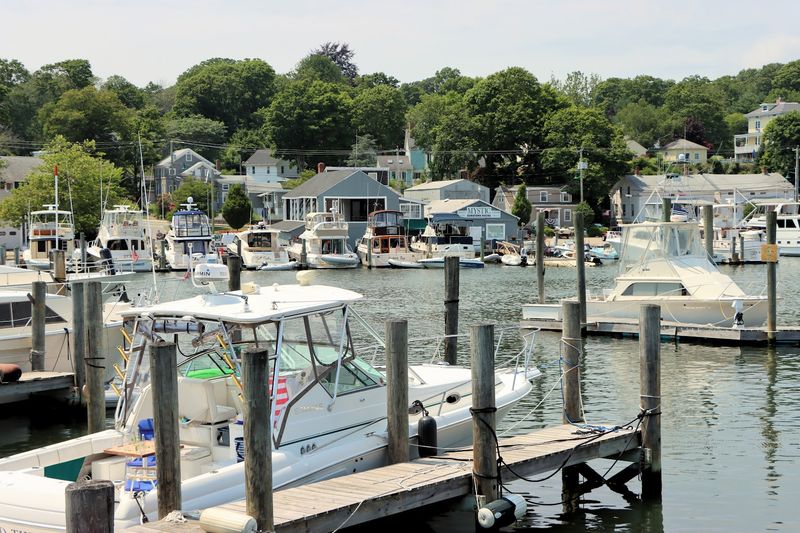 The Connecticut Beach Town That Locals Say Doesn't Feel The Same Anymore Because Of Tourism - Decor Hint Summer Weekends Bring Traffic And Packed Sidewalks