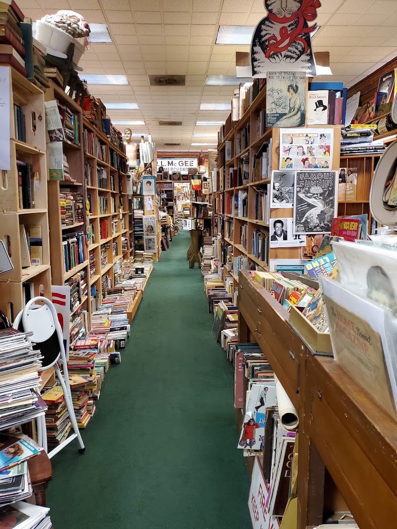 This Huge Alabama Bookstore Makes It Hard To Leave Without Stacks Of Books - Decor Hint An All-Day Browse Is Practically Required