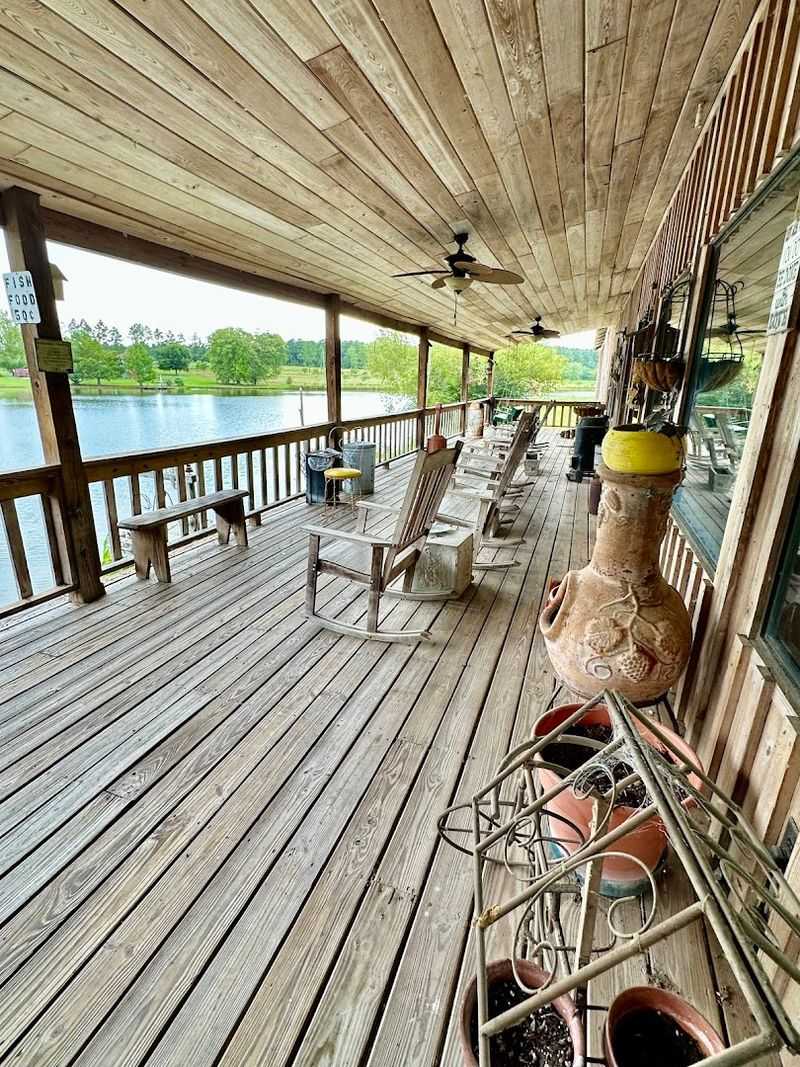 A True Southern Country Atmosphere