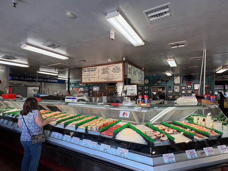10 Southern California Seafood Shacks Locals Visit Mainly For The Chowder - Decor Hint Captain Kidd's Fish Market & Restaurant, Redondo Beach