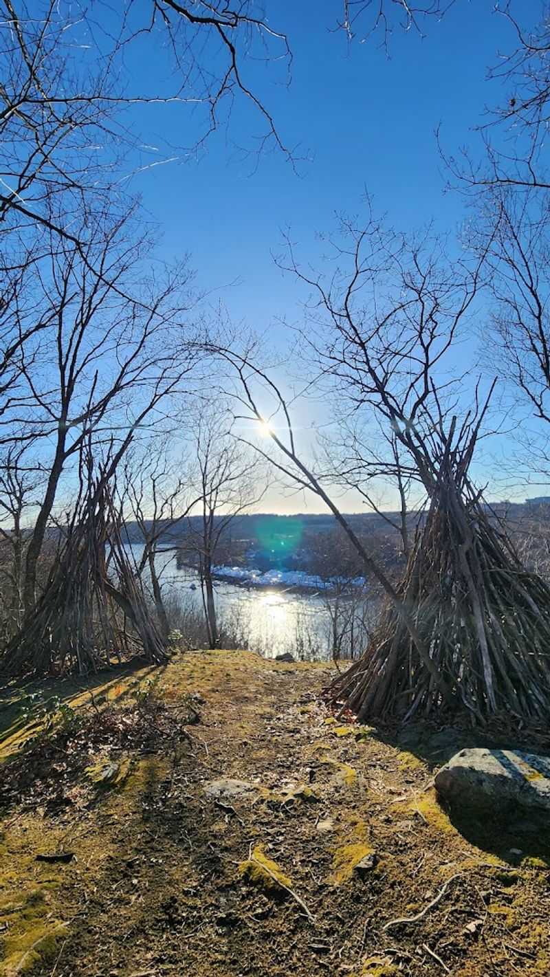 Unmarked Details Reward Hikers Who Slow Their Pace