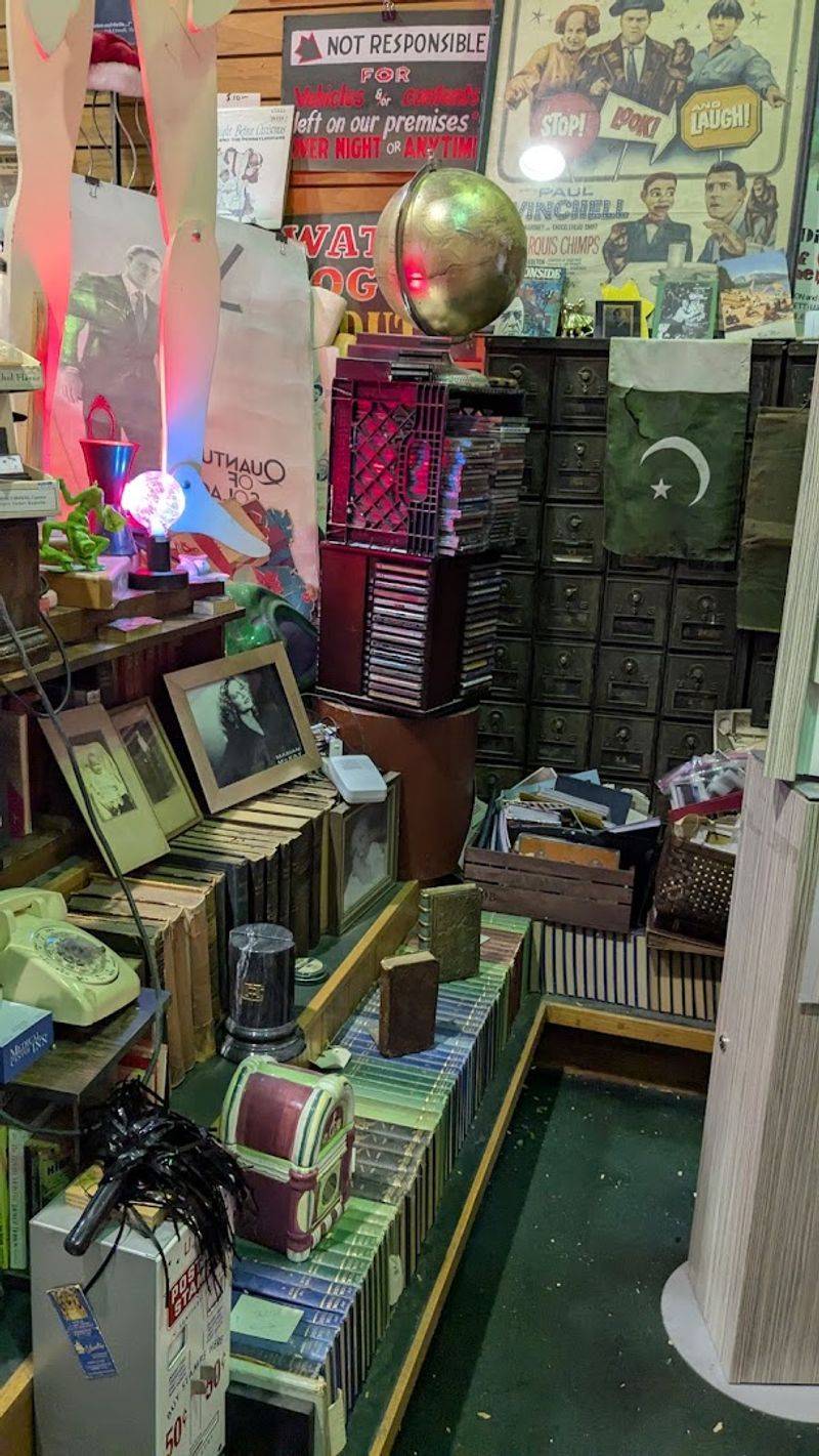 This Huge Alabama Bookstore Makes It Hard To Leave Without Stacks Of Books - Decor Hint The Museum Of Fond Memories Section