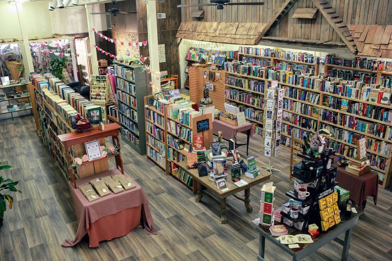 12 Kentucky Bookstores So Charming You'll Forget Your Phone Exists - Decor Hint Sweetwater Bookshop