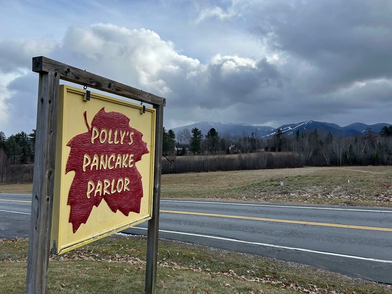 This Classic New Hampshire Restaurant Serves Pancakes You'll Never Forget - Decor Hint The Views Are Absolutely Stunning