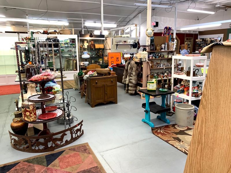 This Idaho Vintage Store Is A Goldmine For Rare Home Décor At Surprisingly Good Prices - Decor Hint New Inventory Gives Regular Shoppers A Reason To Return