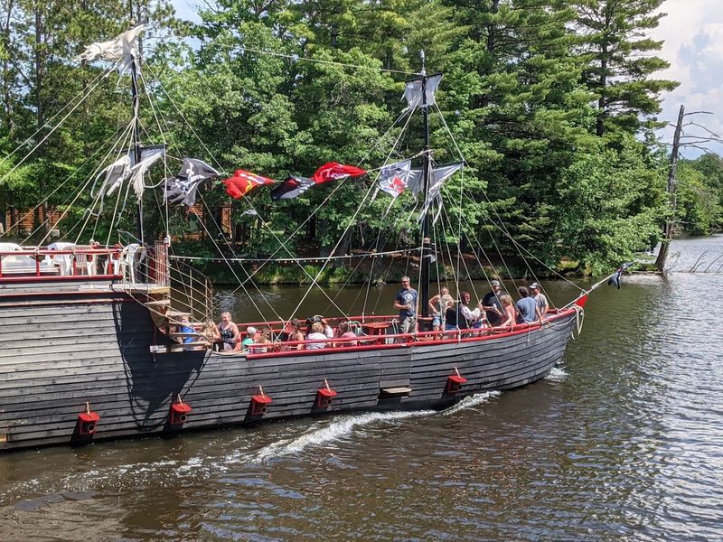 Rent A Pirate Ship At This Wisconsin Restaurant For An Unforgettable Day - Decor Hint The Pirate Ship That Sails Real Lakes