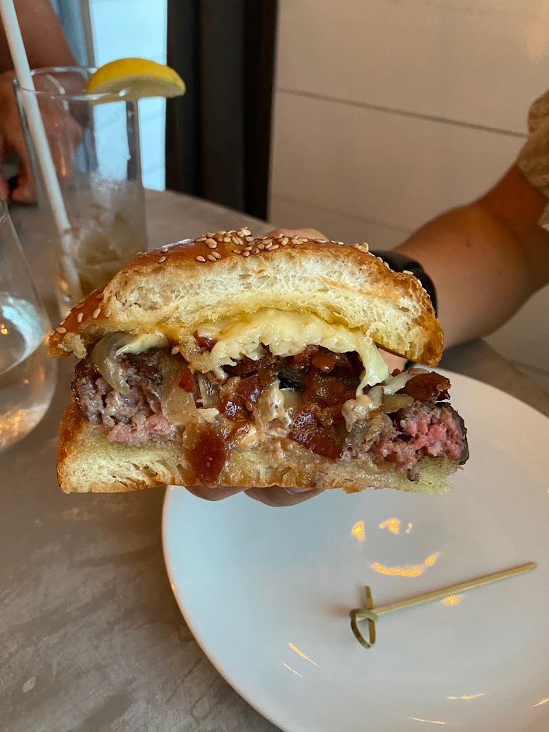 These 10 Connecticut Restaurants Are Hard To Book, And One Visit Explains Why - Decor Hint The Cottage, Westport
