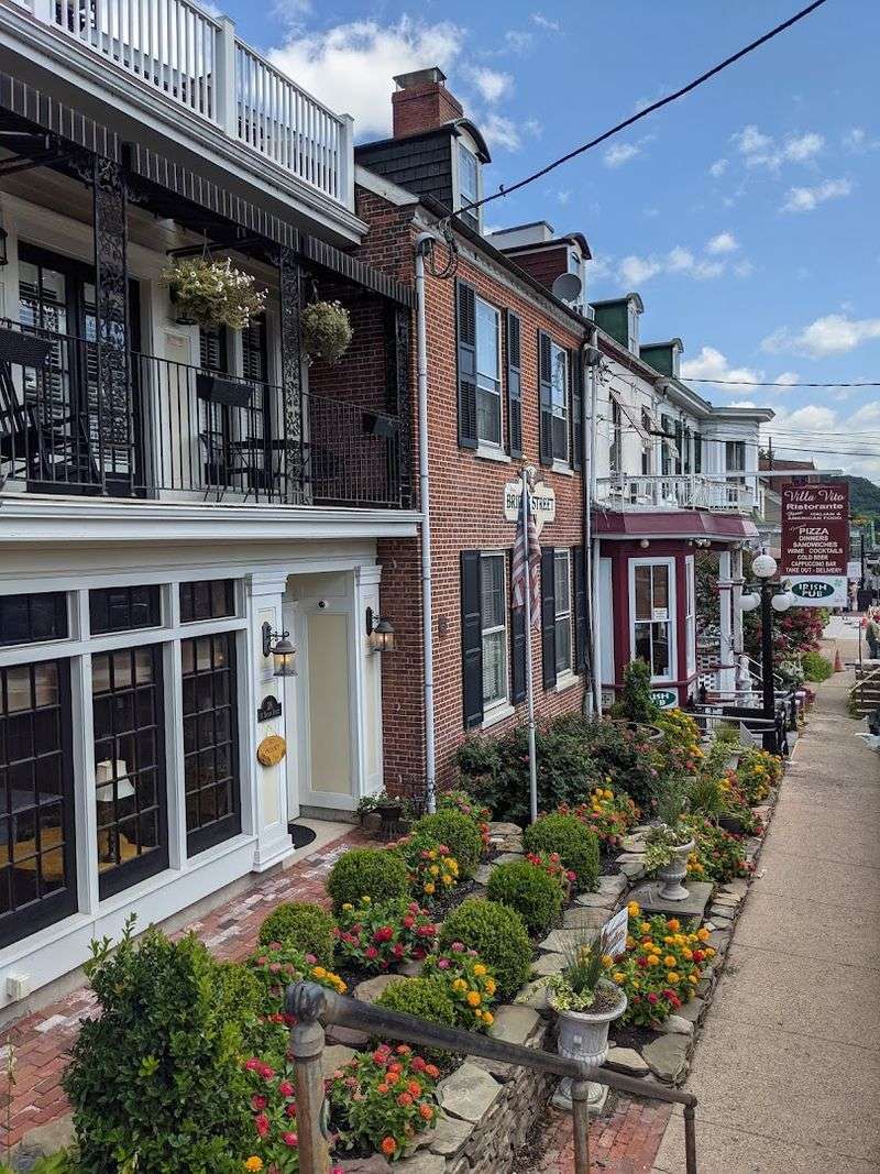 Retirees Are Moving To This Charming Small Town In Pennsylvania And It's Easy To See Why - Decor Hint Walkable Downtown And Historic Appeal