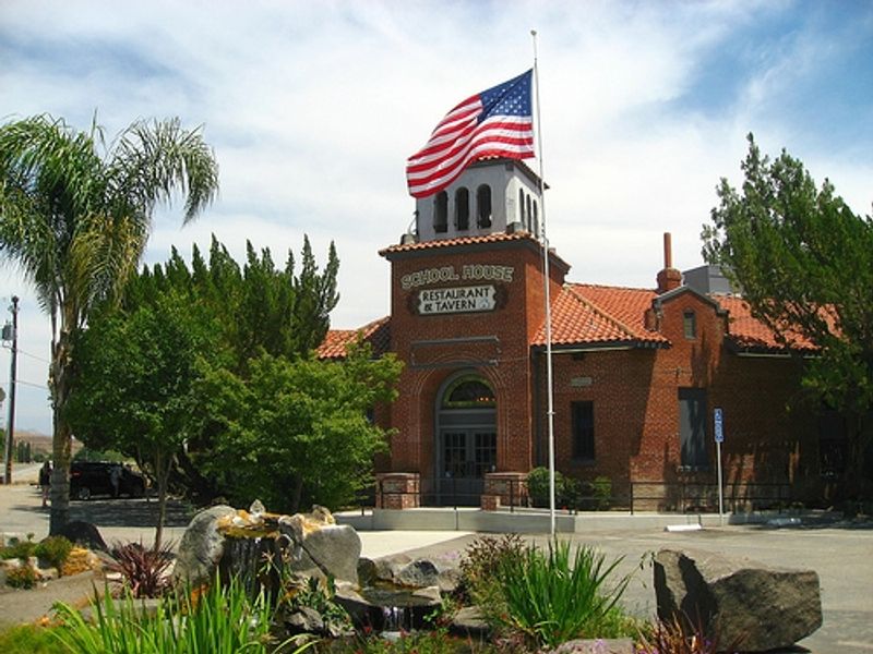 School House Restaurant & Tavern, Sanger