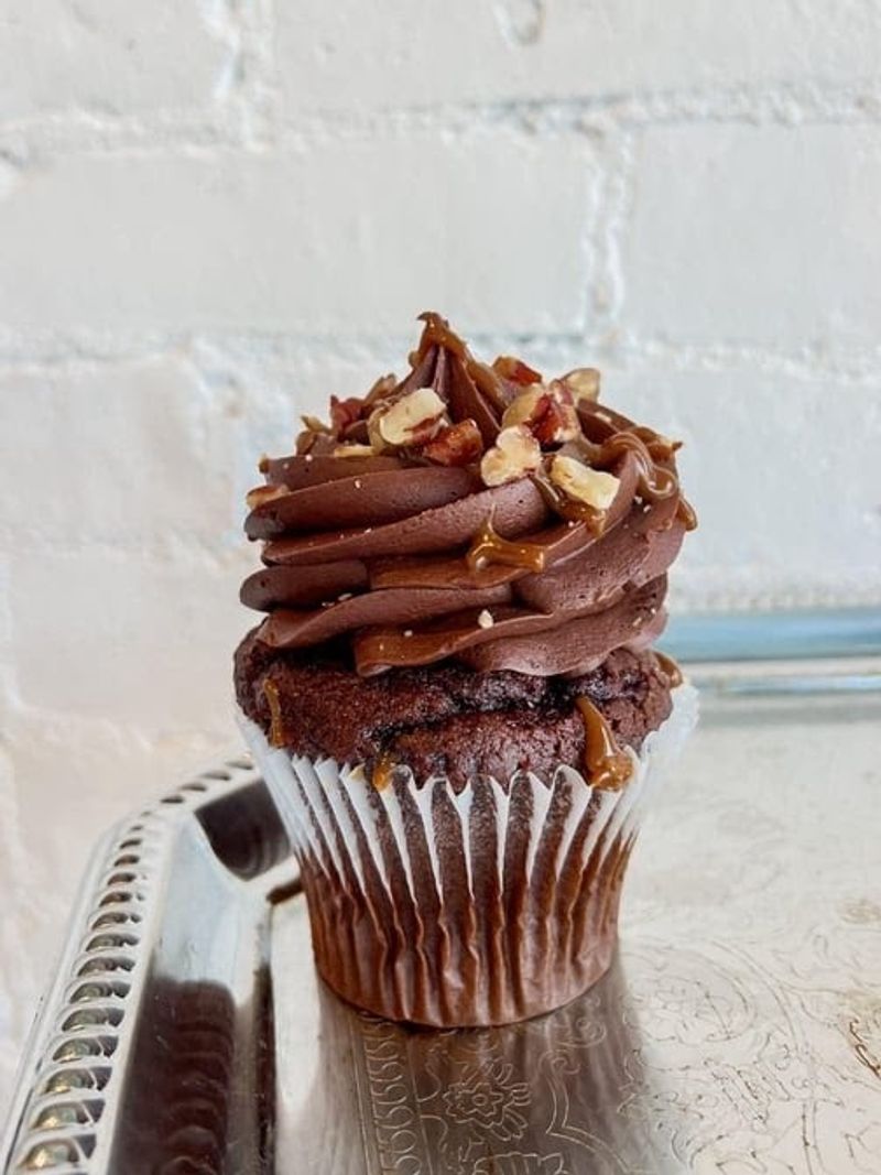 One Connecticut Bakery Is Gaining National Attention For Its Incredible Cupcakes - Decor Hint Flavors Beyond The Usual Choices